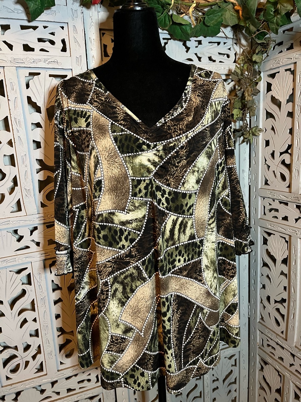 EST. 1946 AWESOME GREEN & BROWN ANIMAL PATTERNS WITH WHITE ACCENTS PLUS SIZE TOP